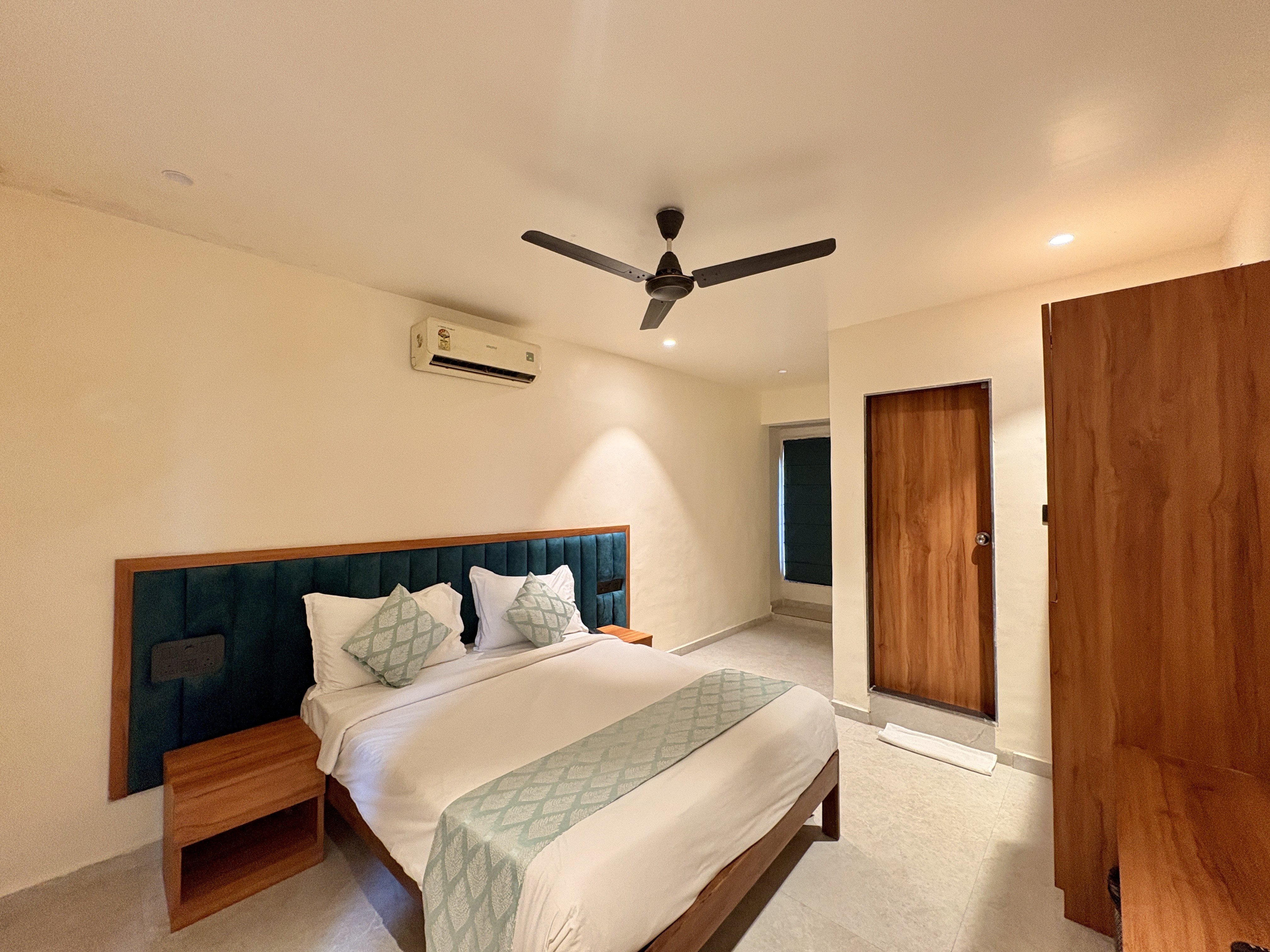 Deluxe Room 1