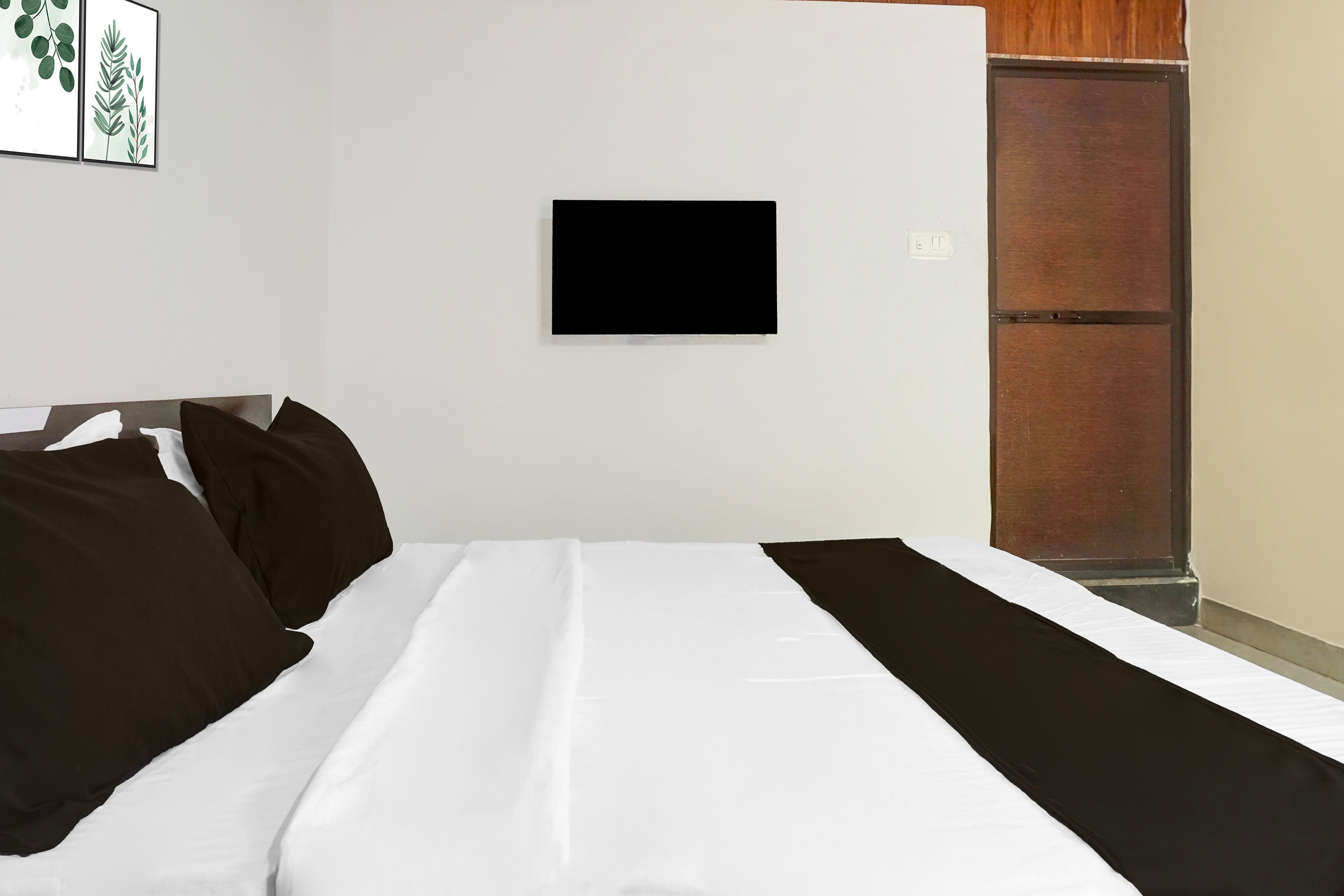 Super Hotel O Malavli Lonavala Hill View - Tap to explore photos