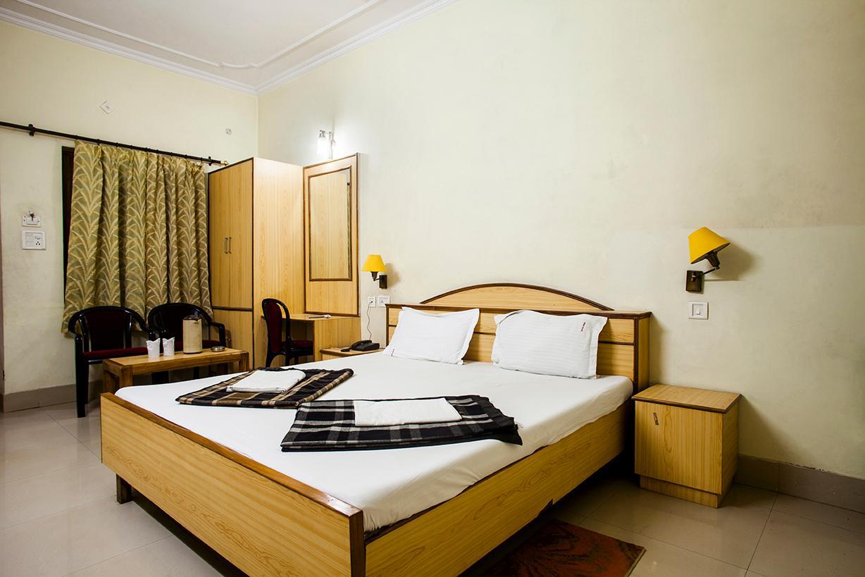 Hotel Kashi - Tap to explore photos