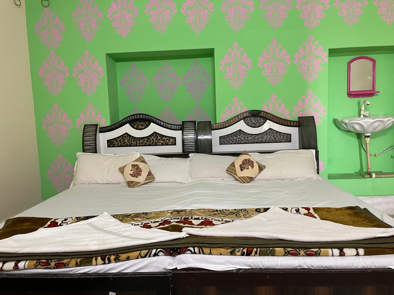 Hotel Gunjan Palace - Tap to explore photos
