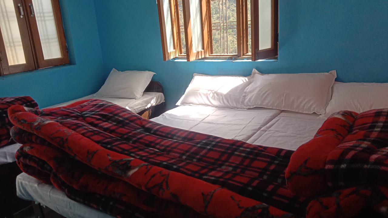 Kukshal hotel Phata kedarnath - Tap to explore photos
