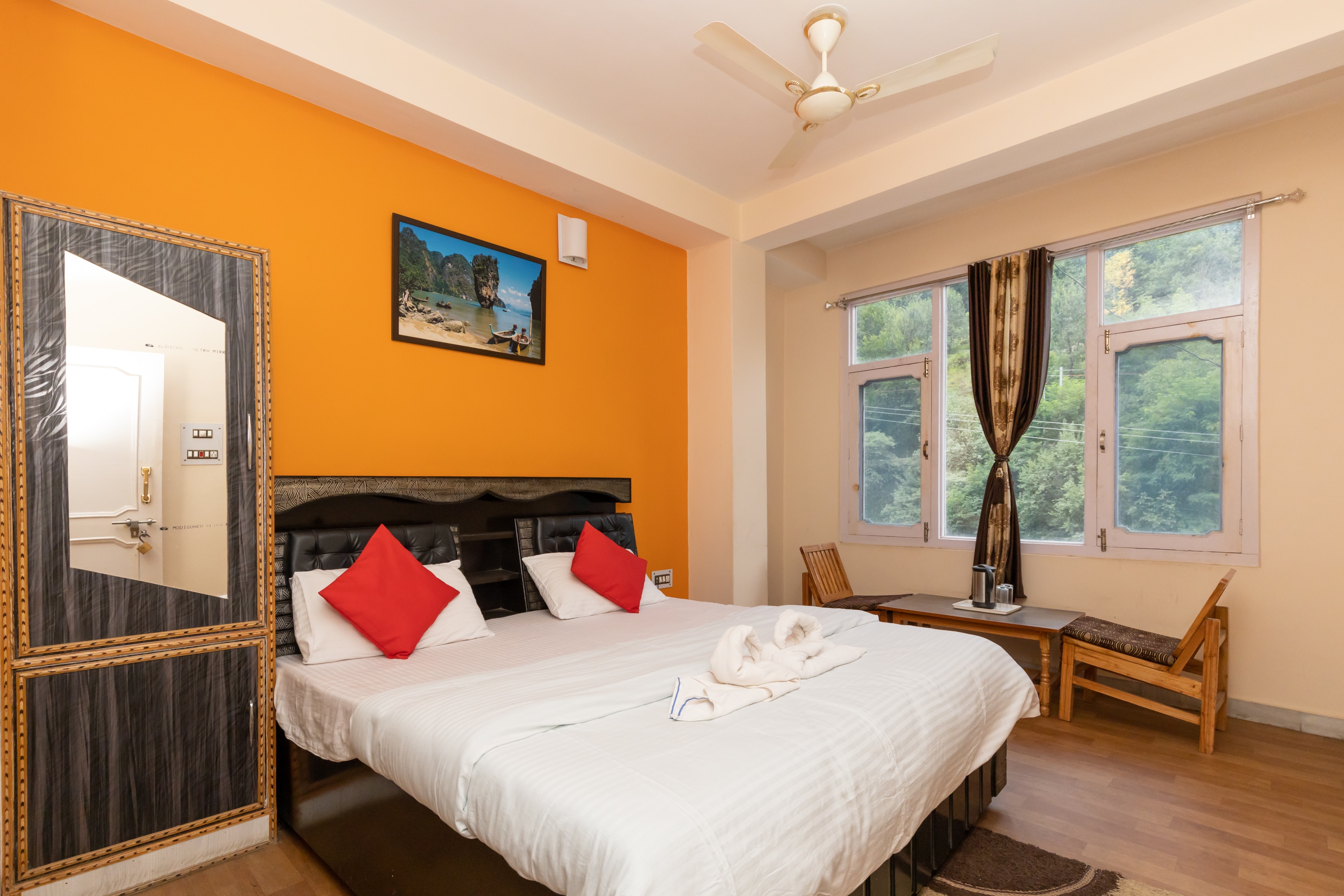 Hotel Mansarovar - Tirthan Valley - Tap to explore photos