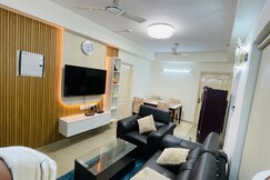 Peaceful Ved Van View Apartment Hyde Park Noida, Noida