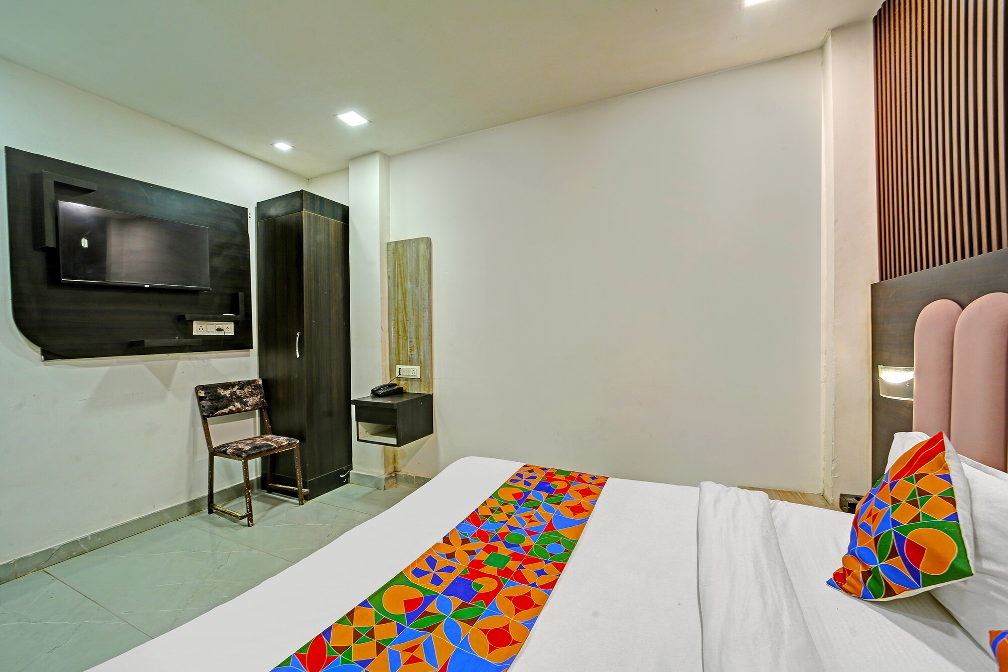 FabHotel Alexa - Nr People's Mall - Tap to explore photos