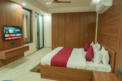 Hotel Divines Residency, Noida