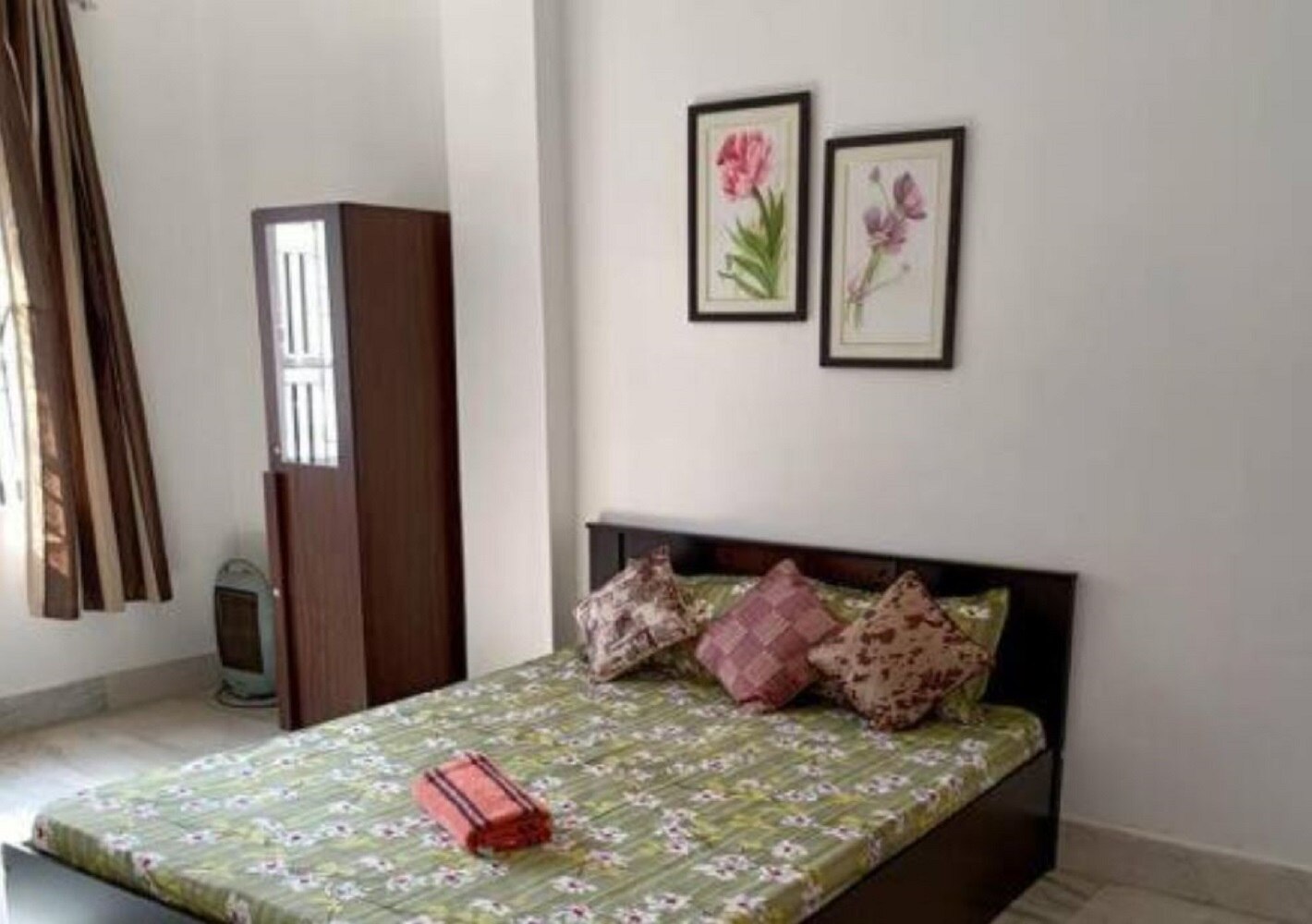 APURBA'S PENSIONE APARTMENT - Tap to explore photos