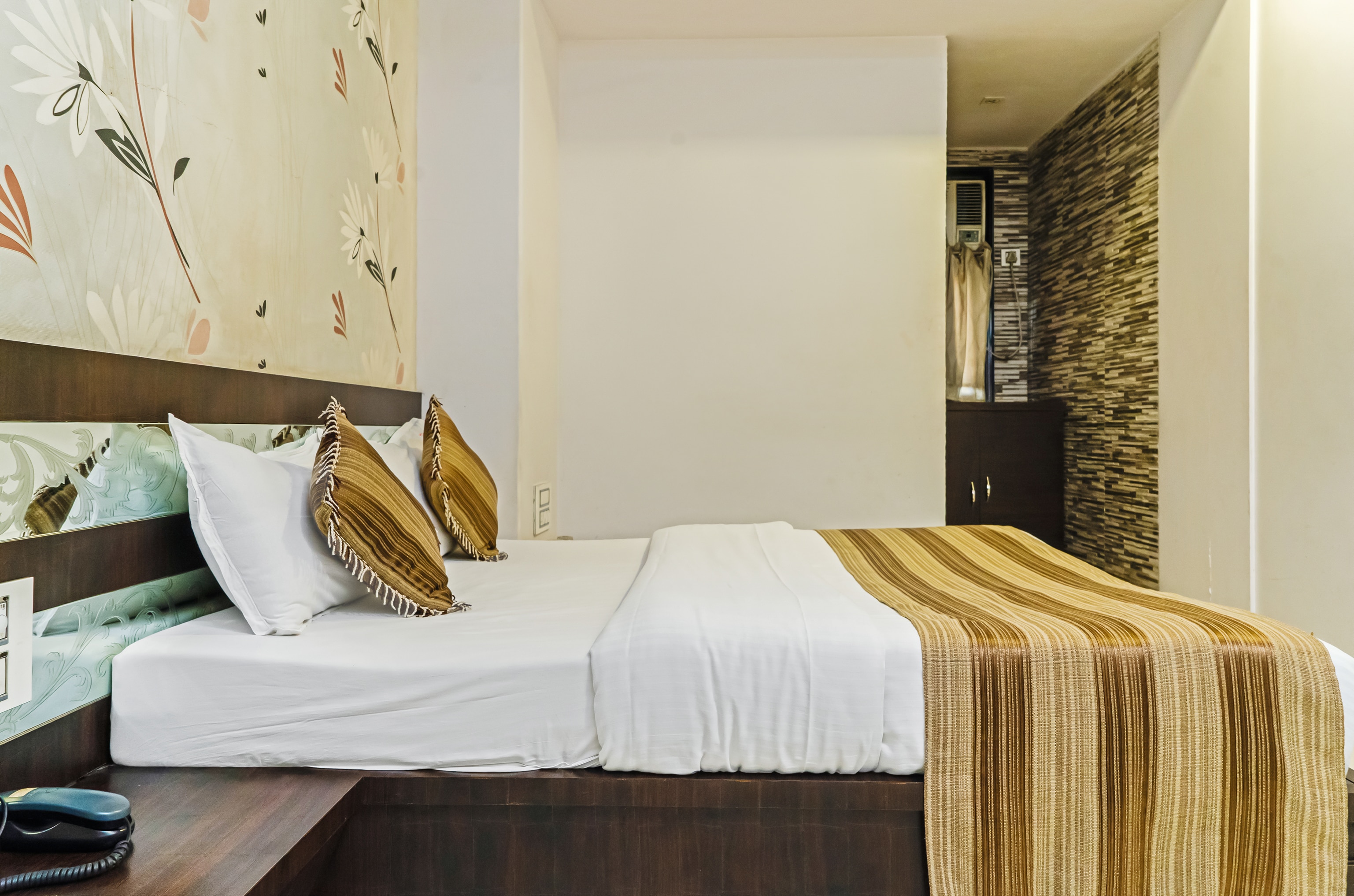 Hotel Navi Mumbai - Tap to explore photos