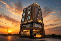 Hotel 7 Skye, Surat