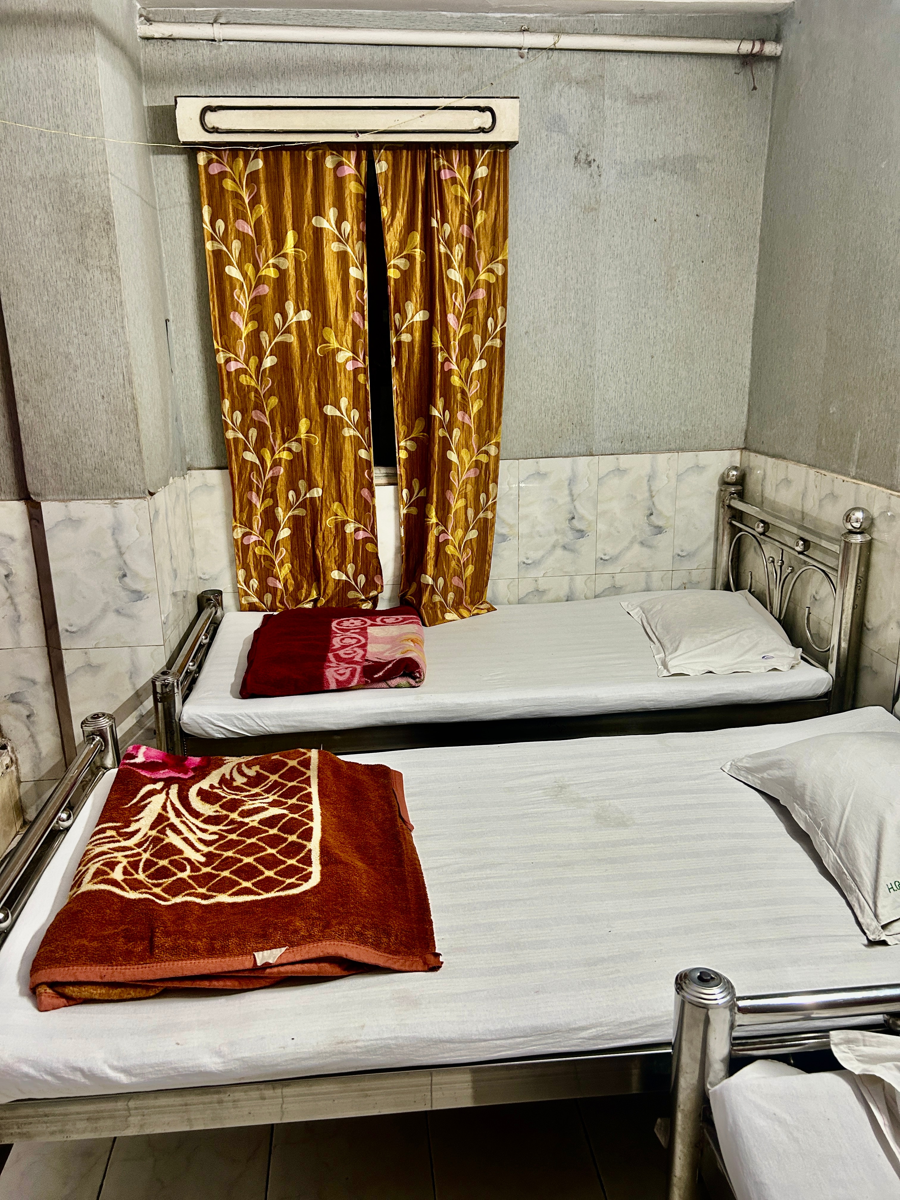 hotel shabnam - Tap to explore photos