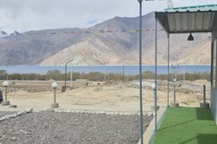 The barley cabins Pangong Merak, Pangong
