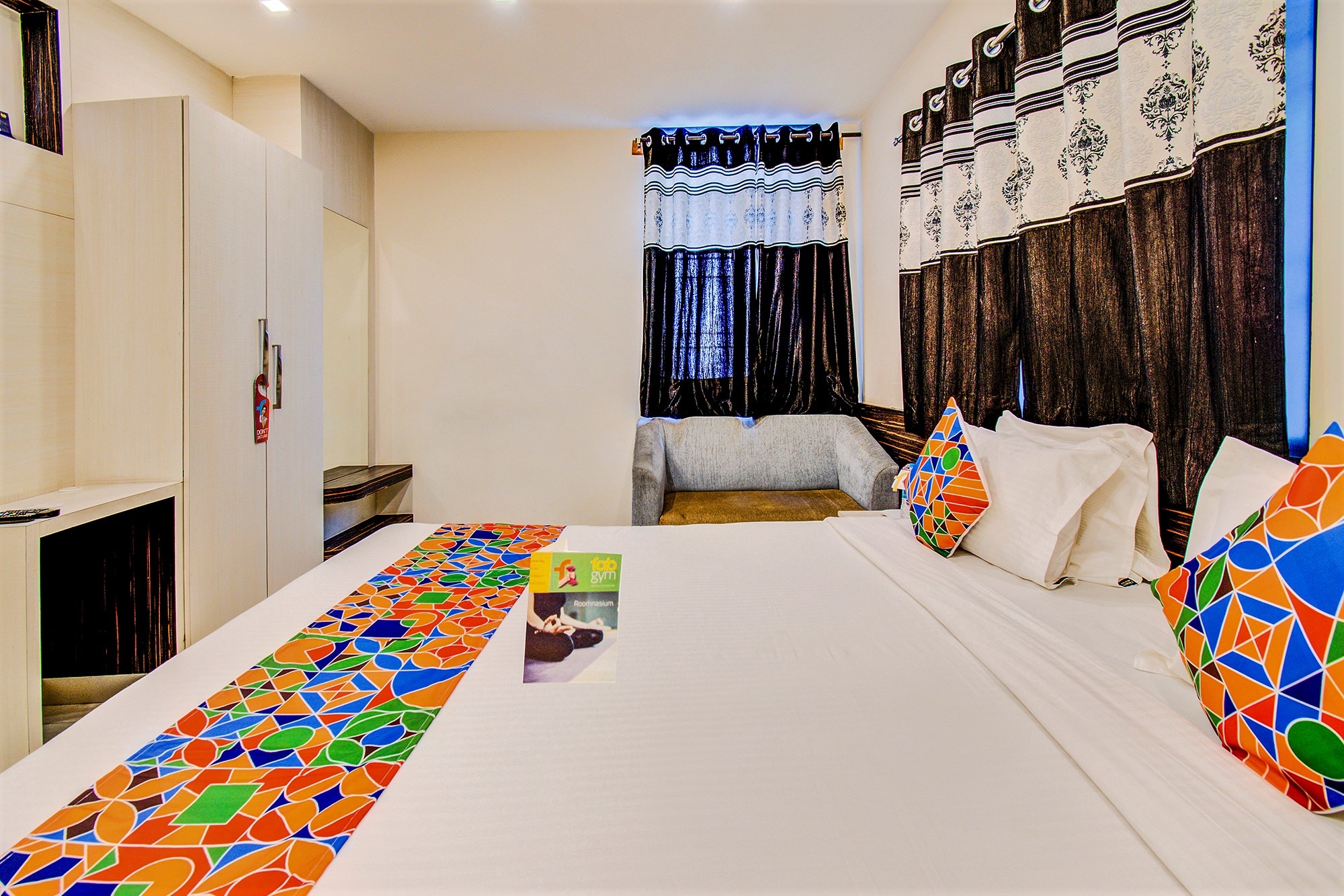 FabHotel Corporate Crown - Nr. Jyoti Nivas University - Tap to explore photos