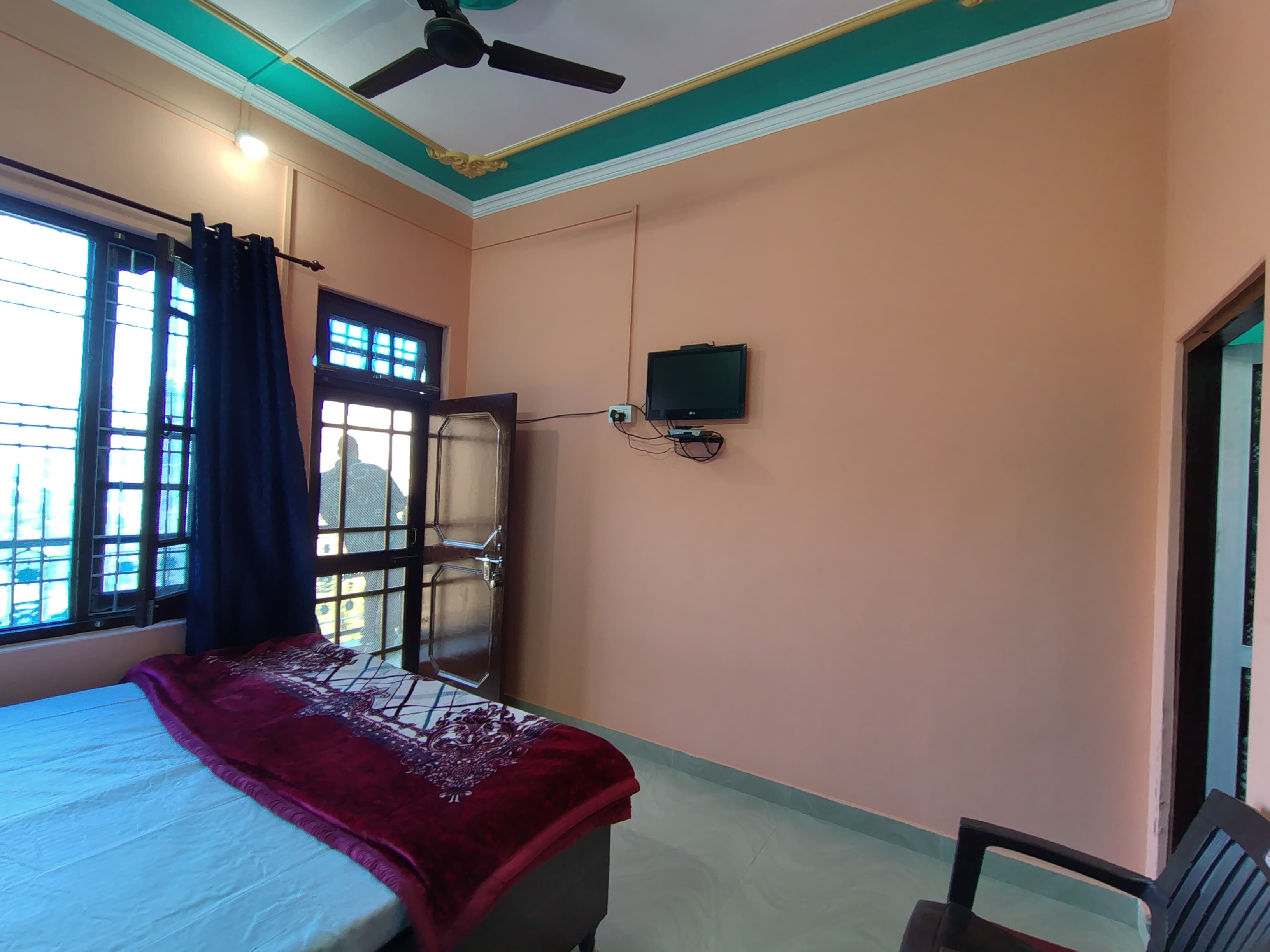Pringle Homestay Near Chamba - Tap to explore photos