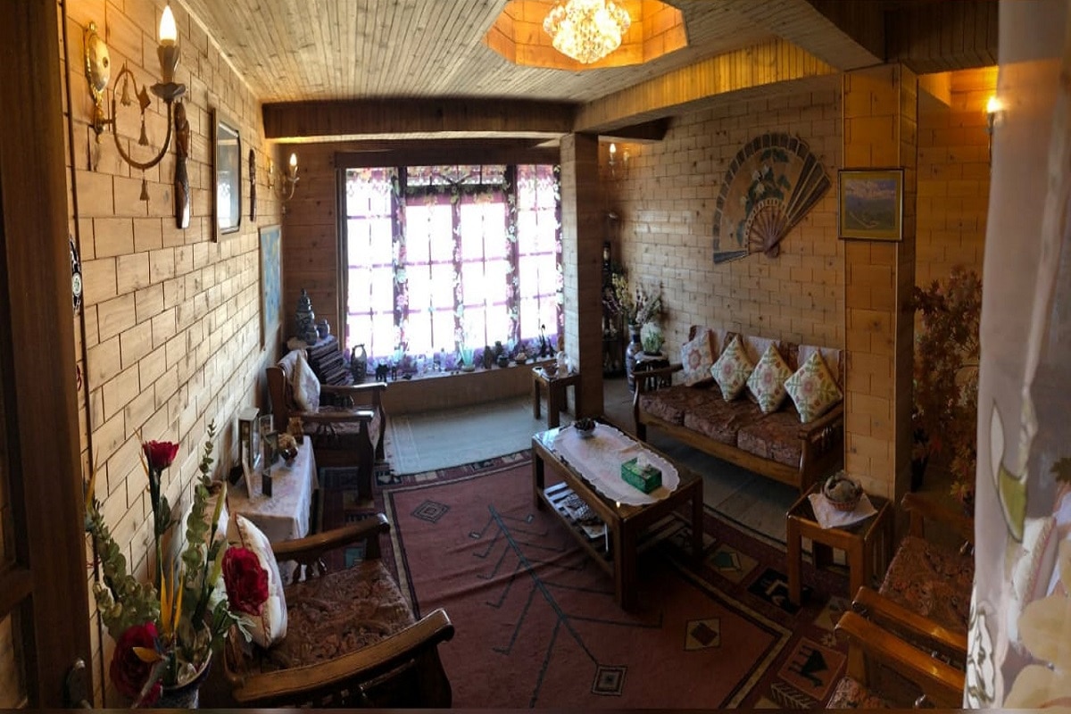 Seven Oaks Homestay - Tap to explore photos