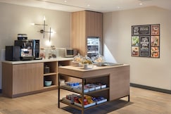 Hyatt Place London Heathrow Airport, غابة براكنيل