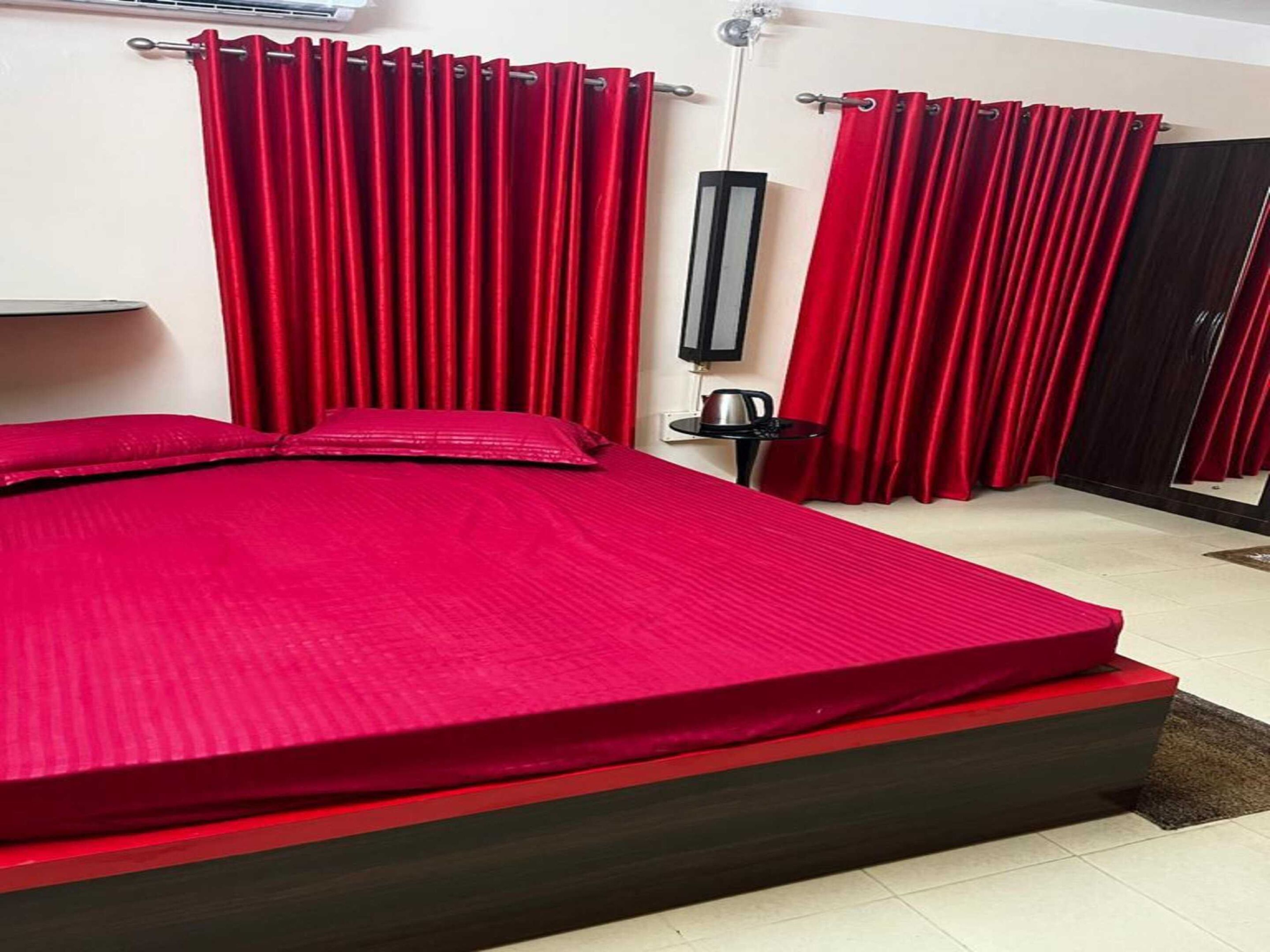 Hotel O Ganapati Bhawan Homestay - Tap to explore photos