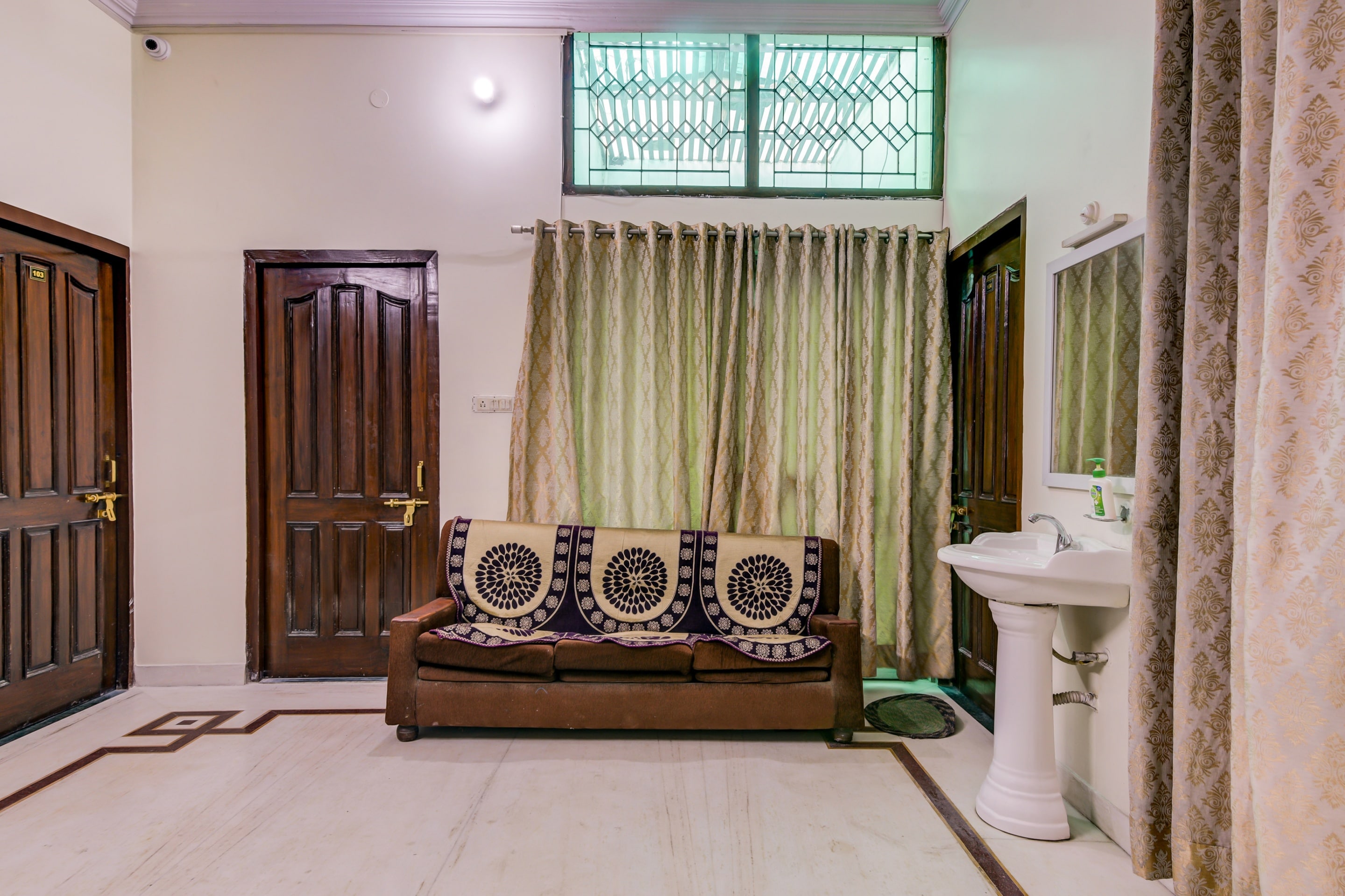 Super Hotel O Vimal Vatika - Tap to explore photos