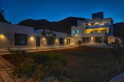 Sandstone Villa by Ebonystays, Udaipur