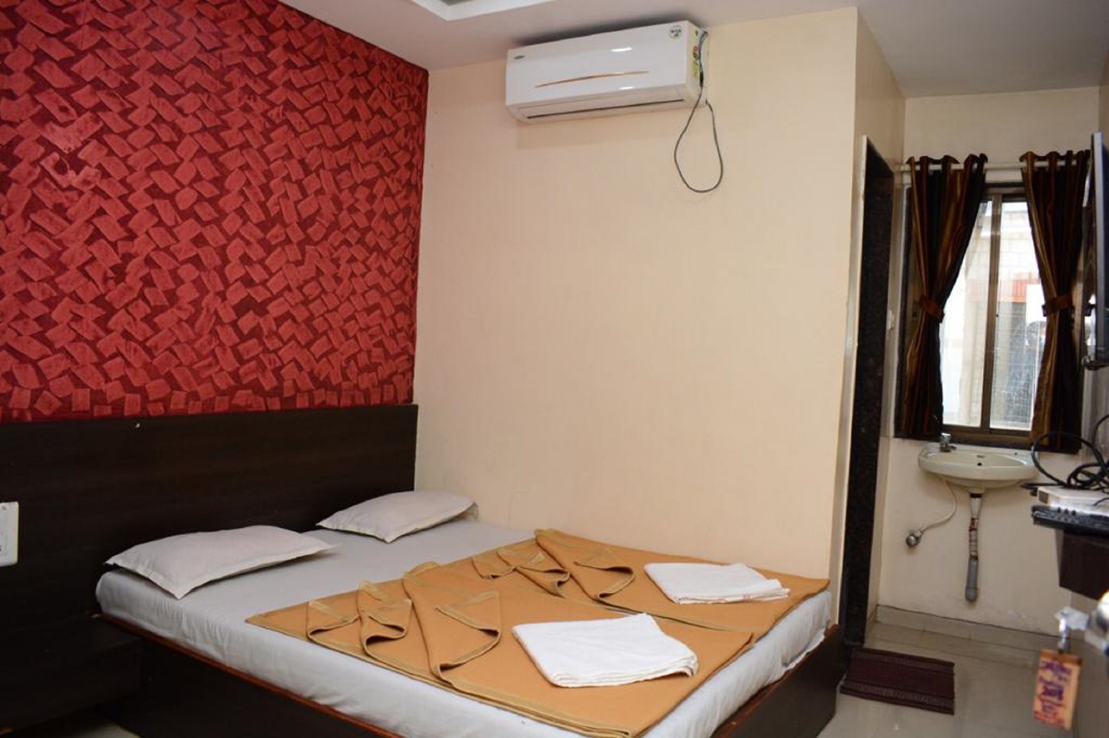 Hotel Sai Sampada NX 5