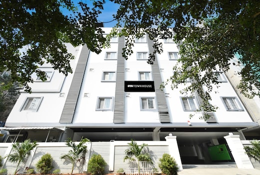 Super Townhouse IKON SUITES