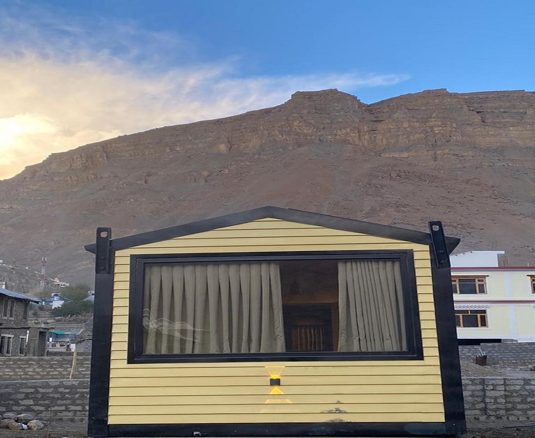 YELLOW HOTELS & COTTAGES - Tap to explore photos