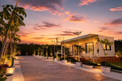 ZORBA Farmstay Luxury Retreat with Lush Gardens, Jodhpur