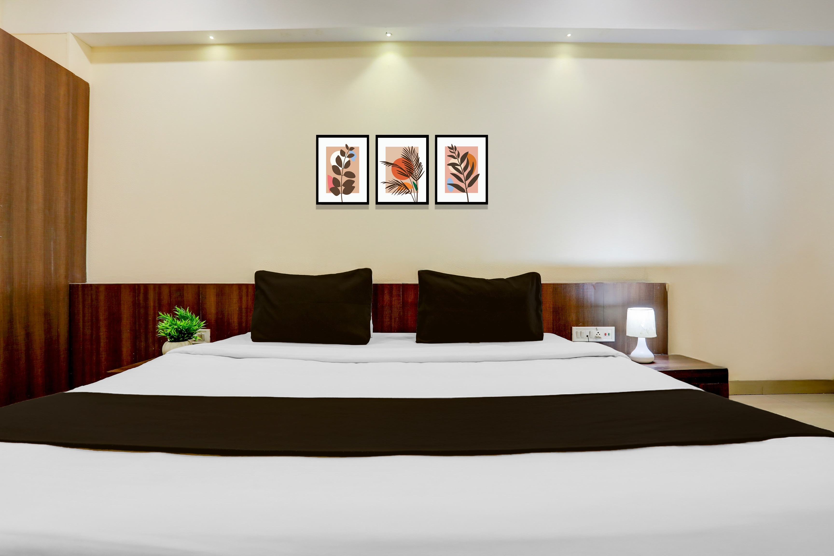 Super Hotel O La Banian Hotel & Restaurant - Tap to explore photos