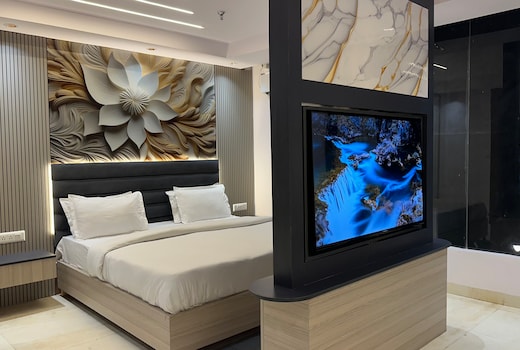 High Life Haven Suites by Rooms N Views