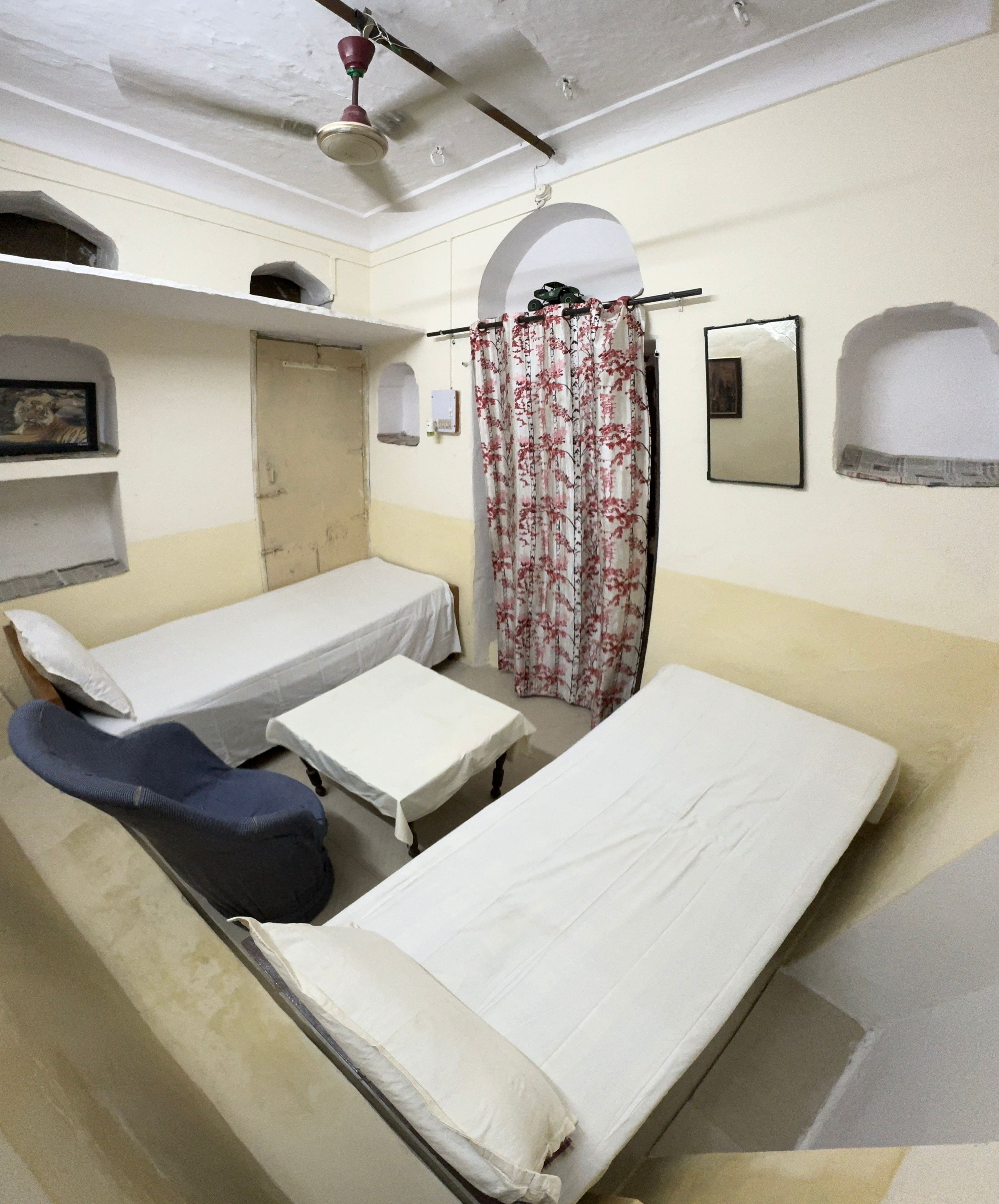 Natraj Paying Guest House - Tap to explore photos