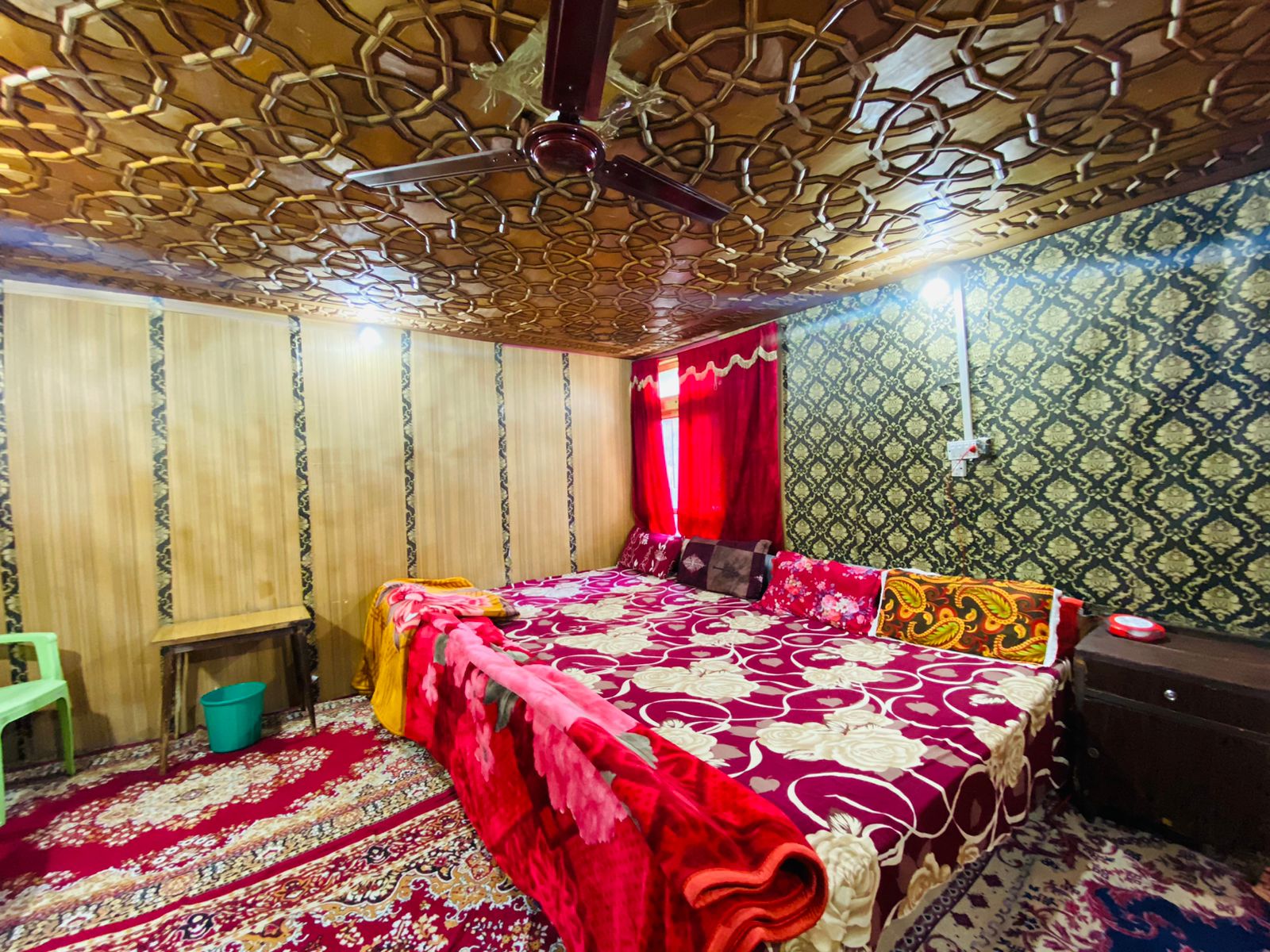 Hotel Island Srinagar - Tap to explore photos