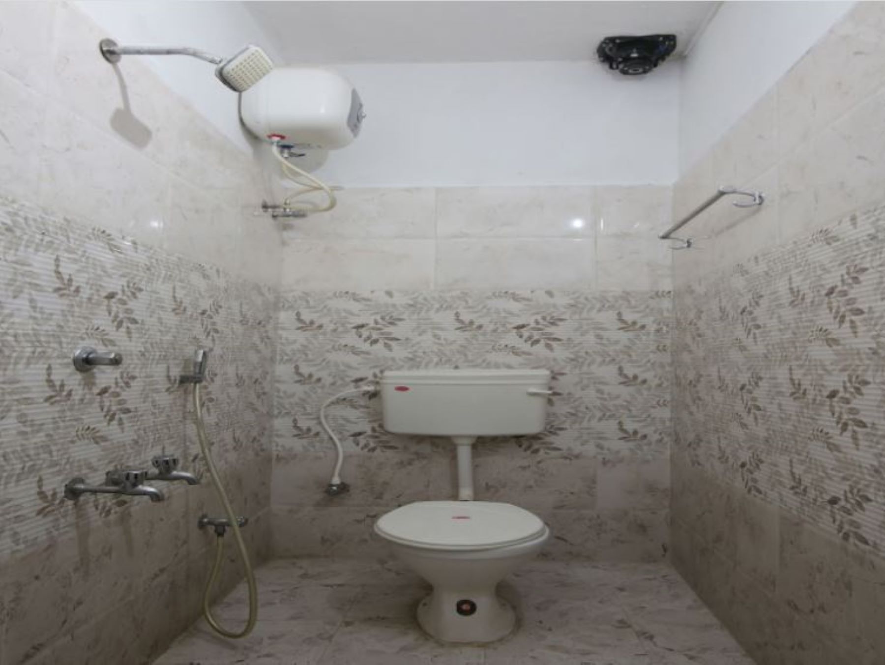 THIRUGNANASAMANDHAM ROOMS - Tap to explore photos