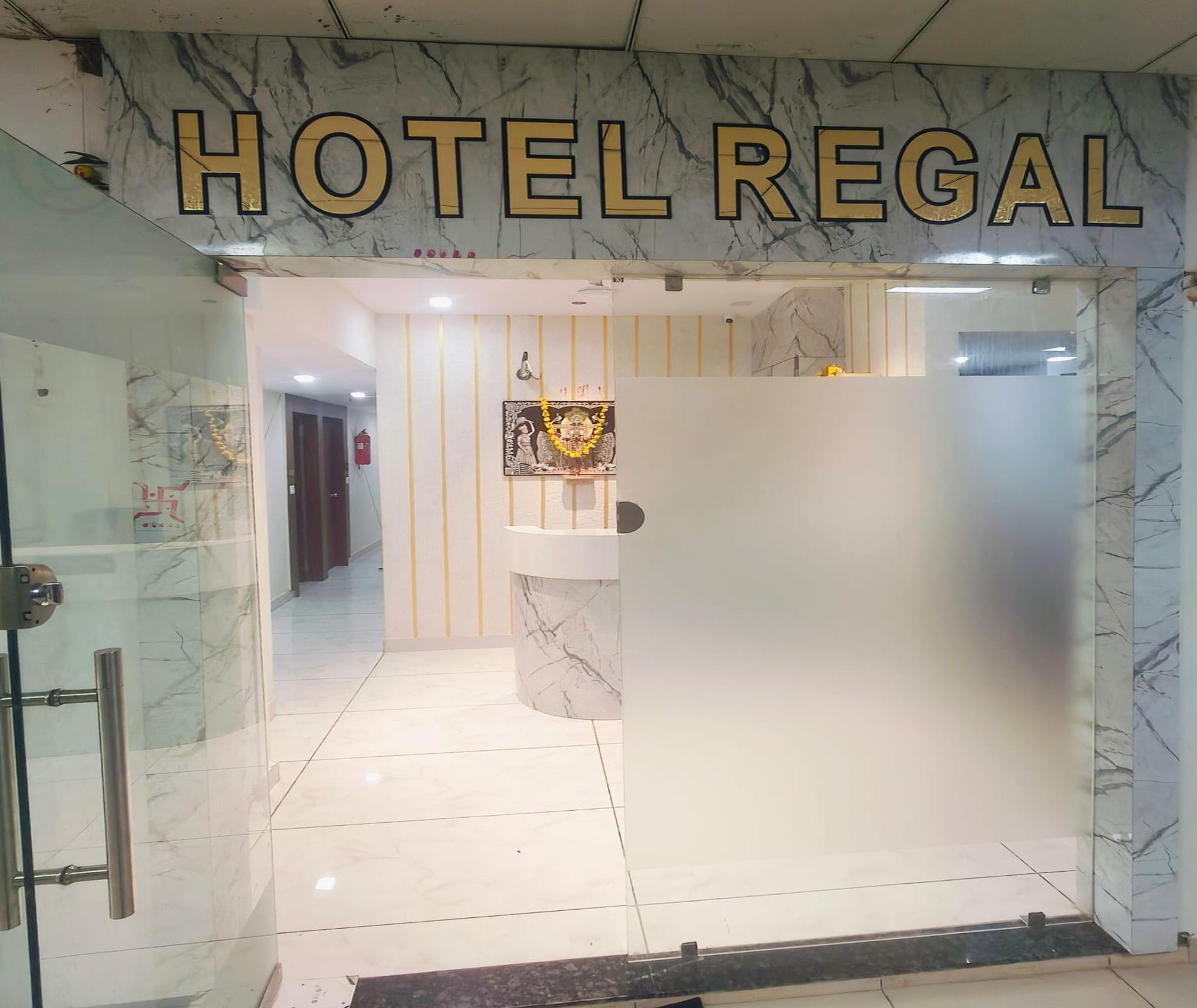 Hotel Regal - Tap to explore photos