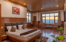 Deluxe Studio Room (With Balcony)