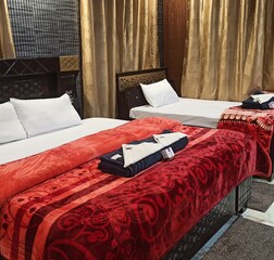 Gayatri Niwas - Luxury Private Bedroom with Ensuit Bathroom - Lake View and Mountain View
