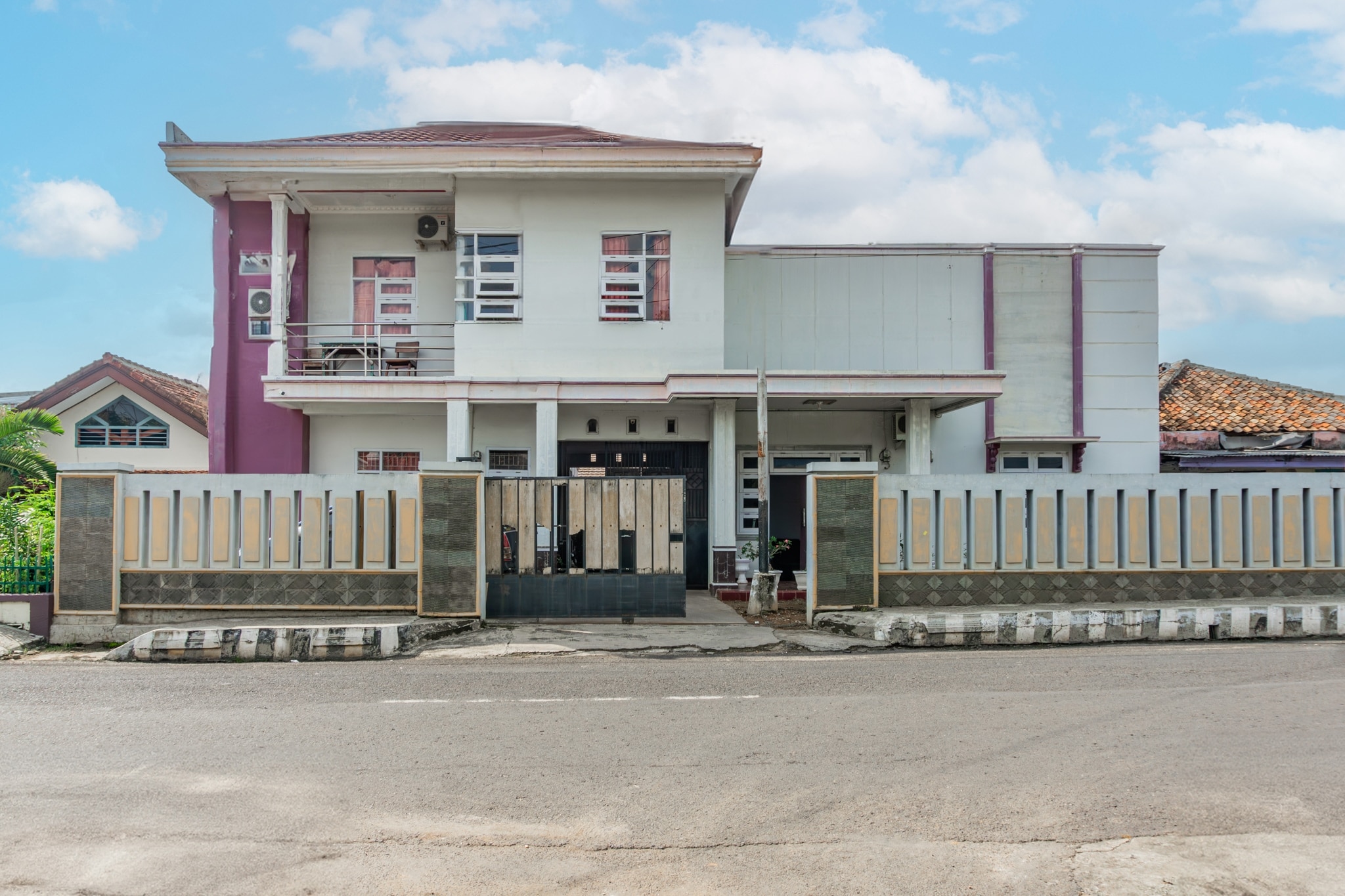 OYO 93902 Guest House Pahlawan Syariah - Tap to explore photos