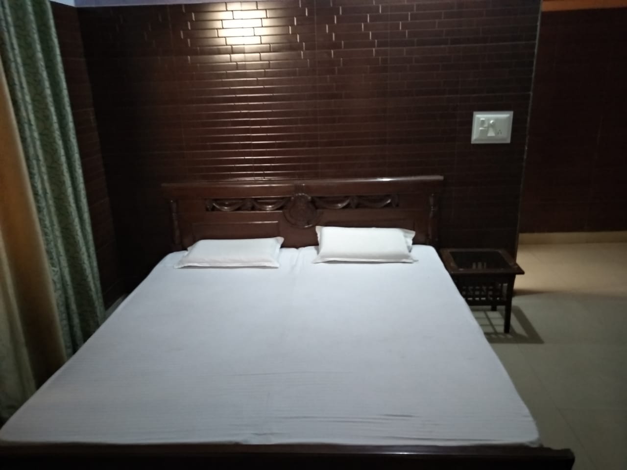 Hotel Virsa - Tap to explore photos