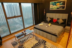 Galaxy blu Sapphire - Black theme Luxurious Suite, Noida