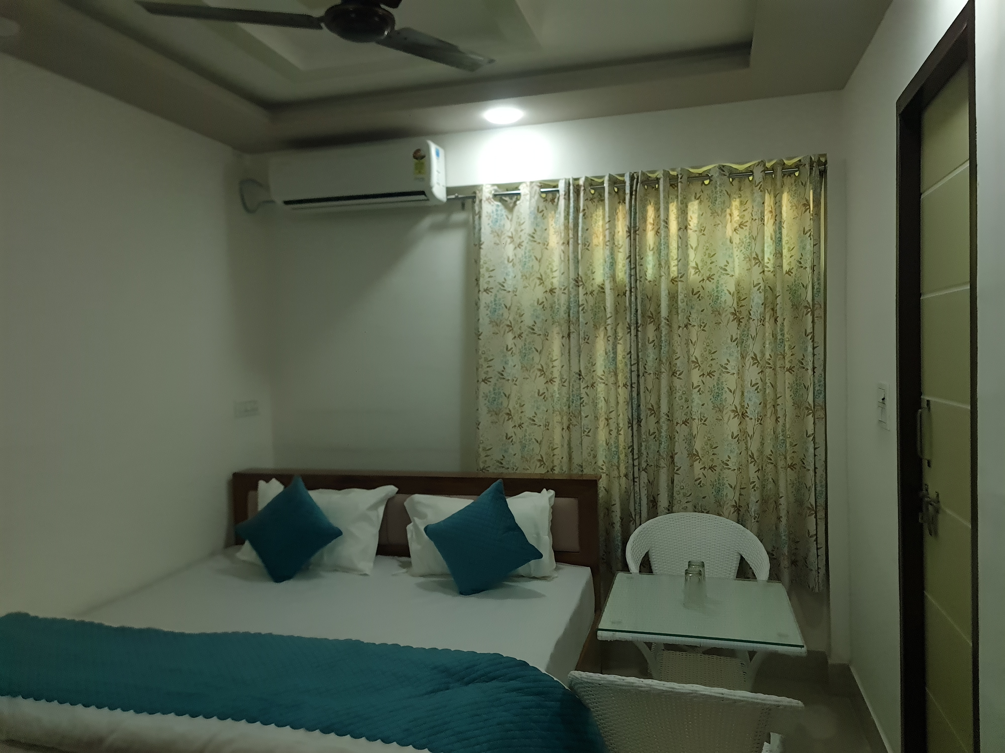 Jolly Wings Hotel (Near Jolly Grant Airport - Dehradun) - Tap to explore photos