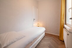 Very Large Central Station 3BR/14P Apartment, Antwerp