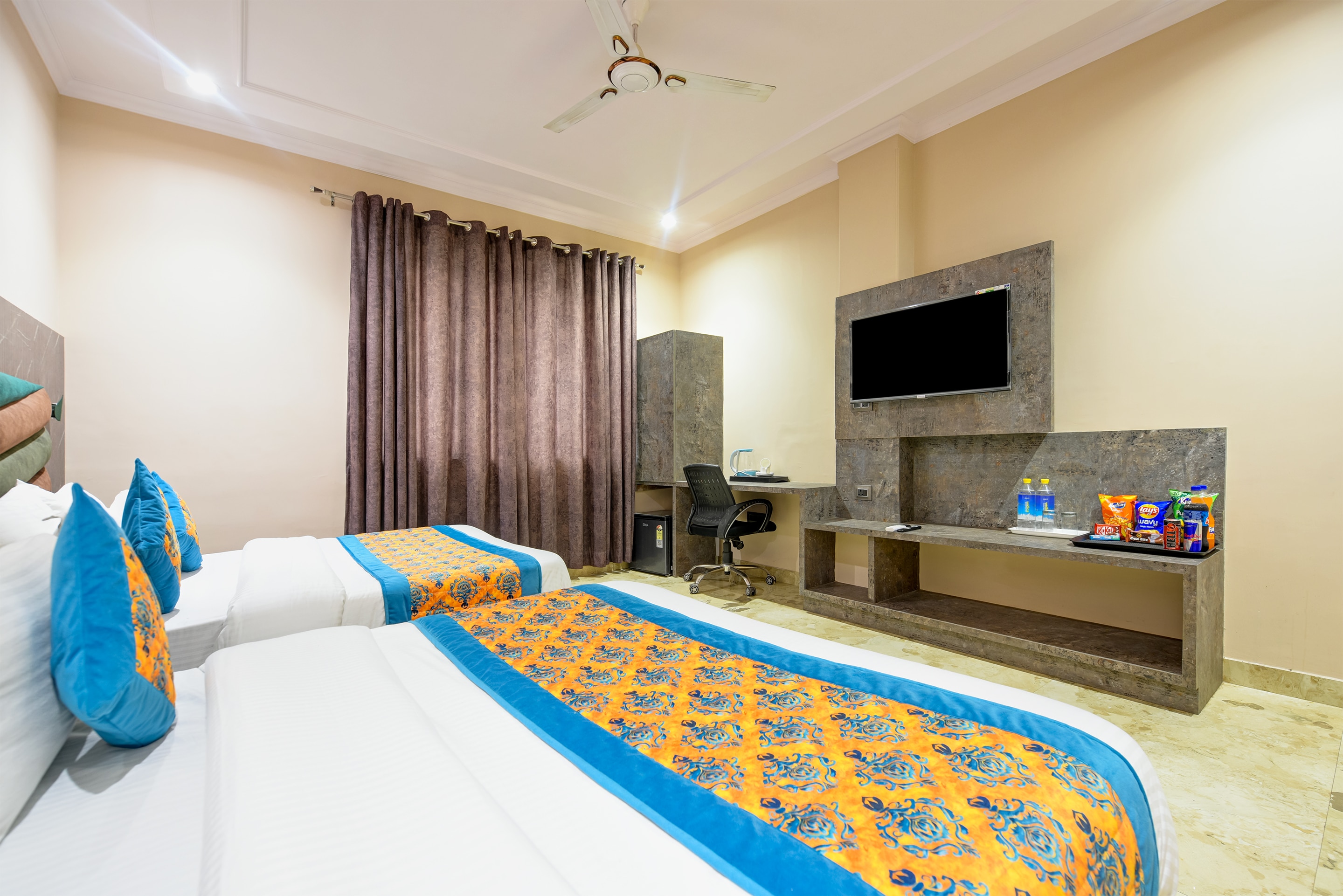 Hotel Pearl plaza @ New Delhi Railway Station - Tap to explore photos