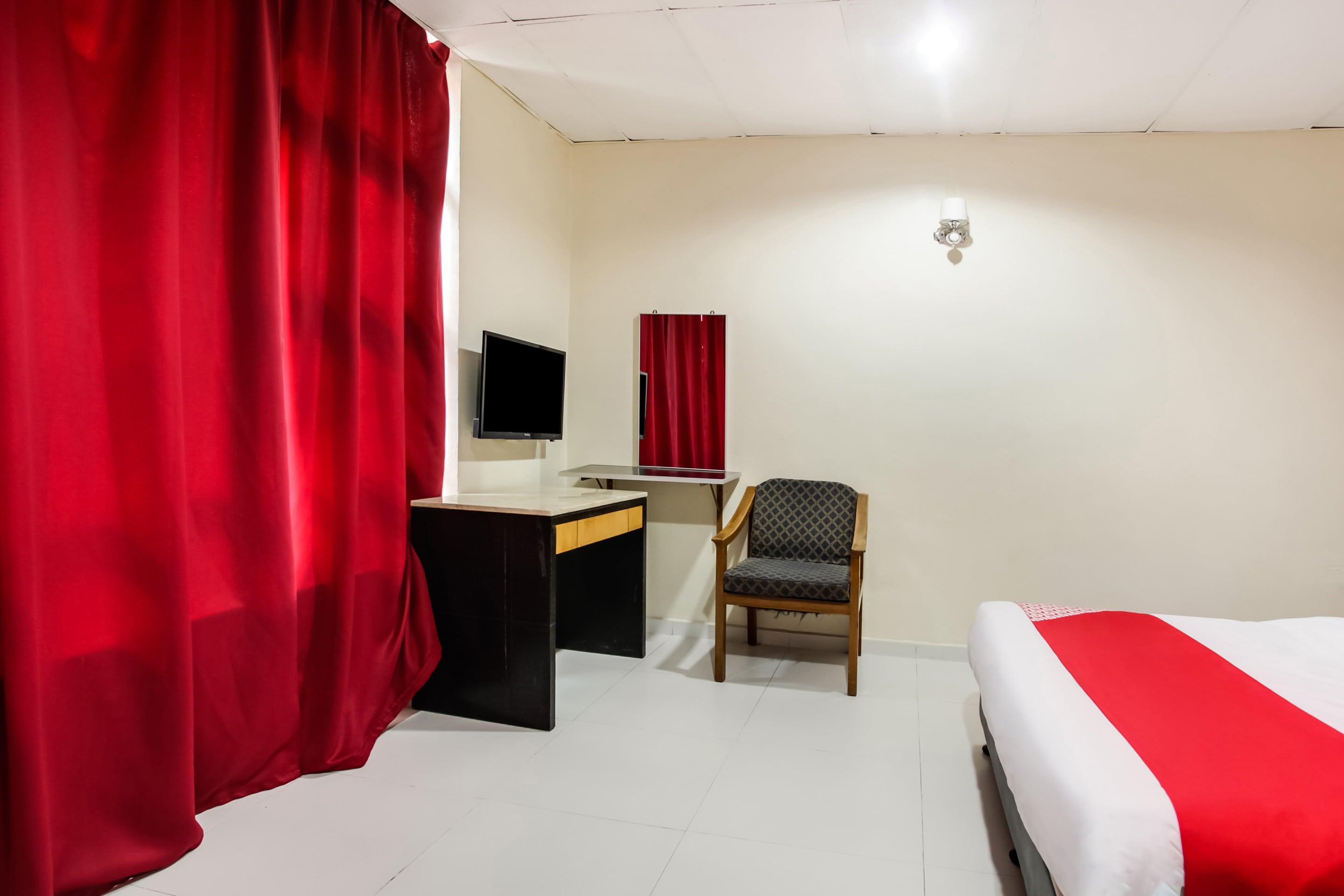 Super OYO 89427 Kavanas Hotel Taiping - Tap to explore photos