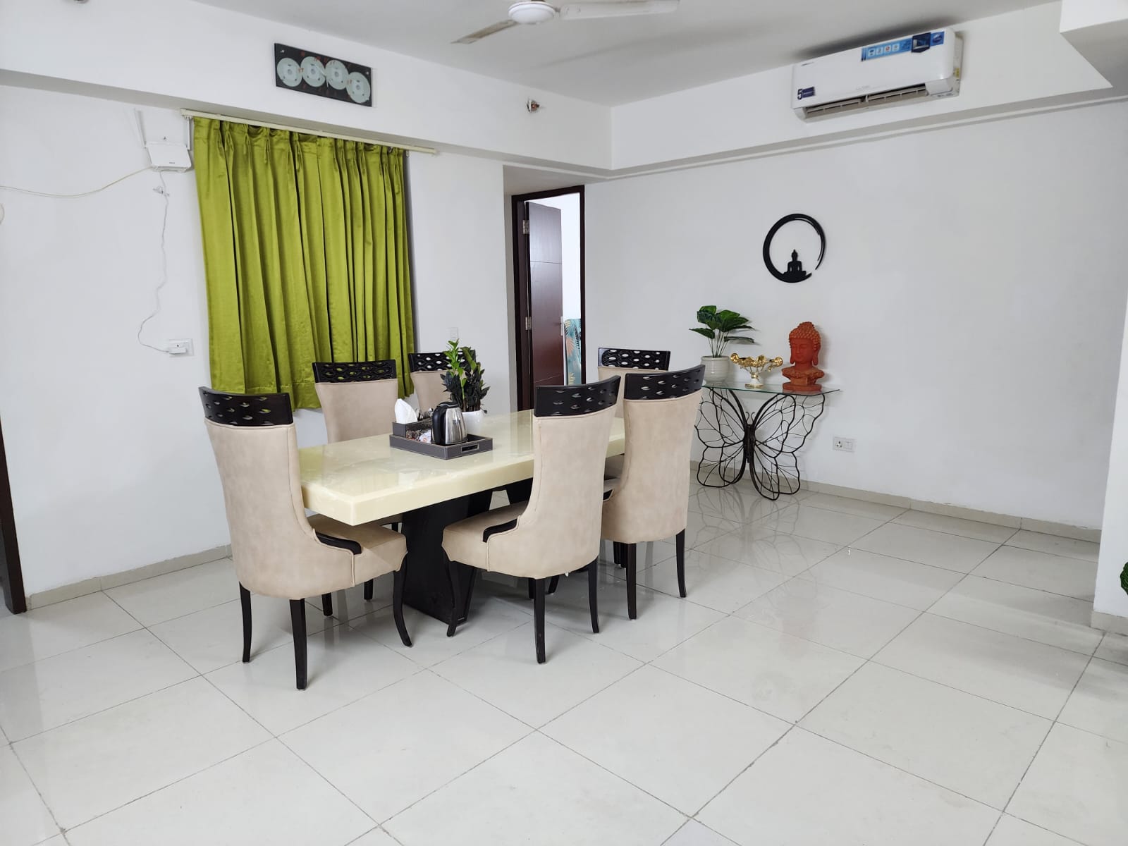 Homlee-Super Luxury 4 BHK Apartment nr Expo Mart - Tap to explore photos