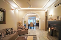 House of Pravira | Elegant 3BHK by Sama Homestays, Patnitop