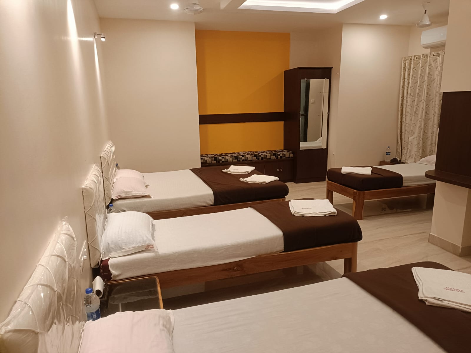 6 Bed AC Room 1