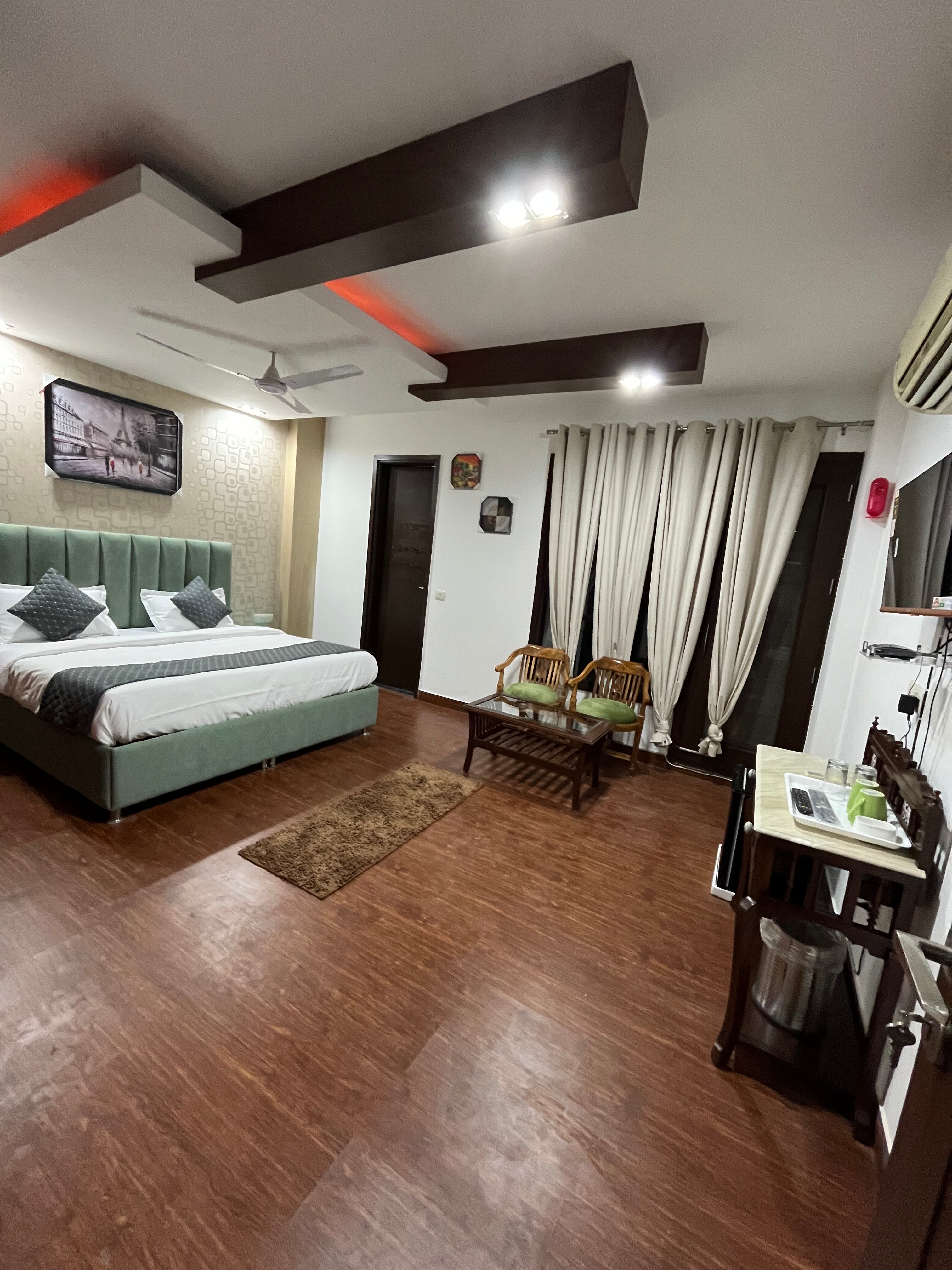 JORAAVI HOME STAY - Tap to explore photos