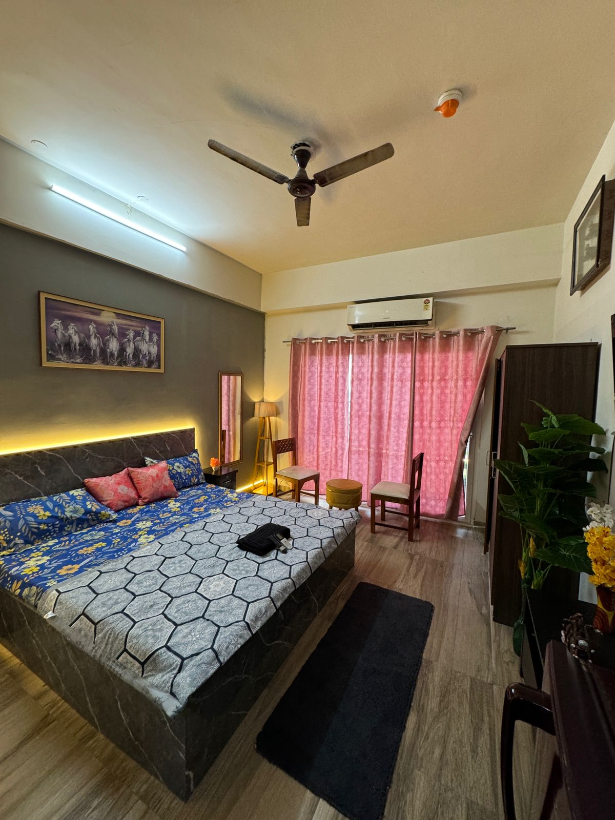 Luxury studio near Expo Mart - Tap to explore photos