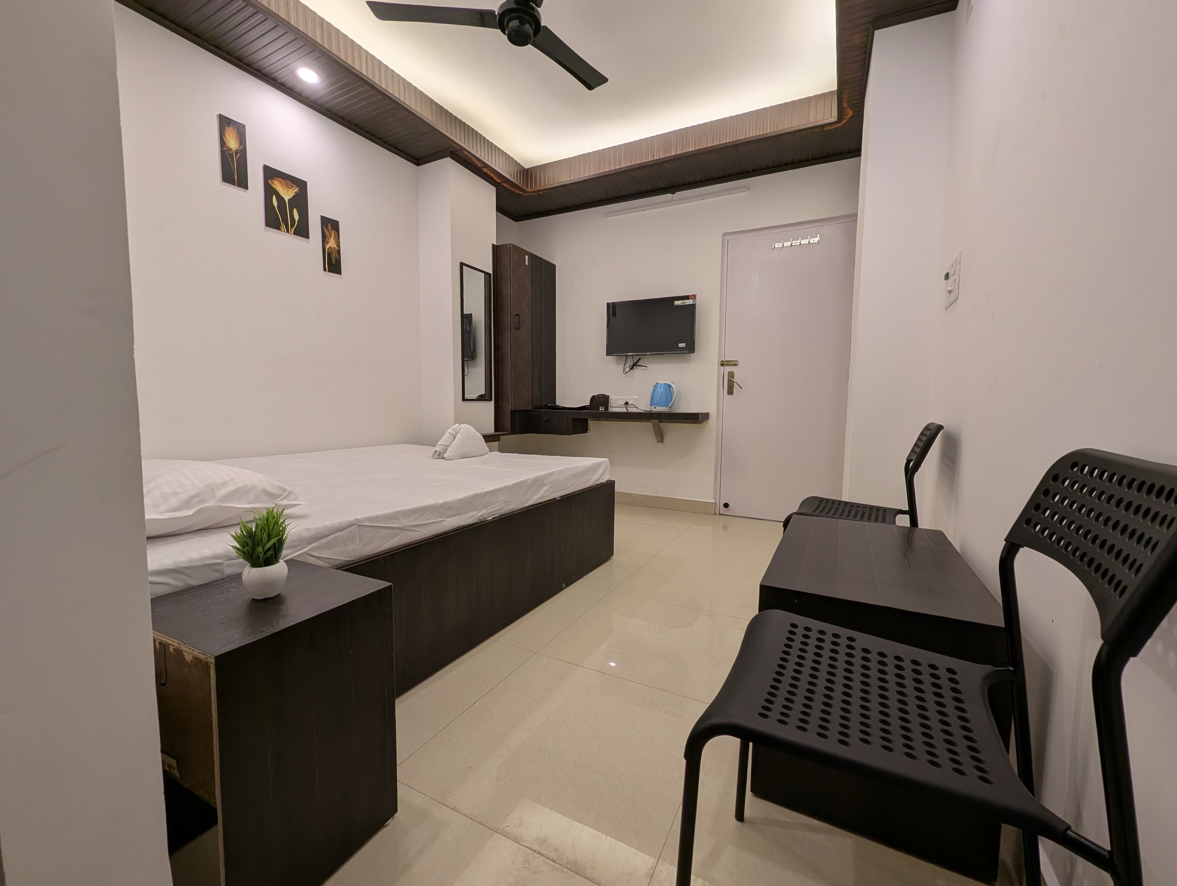 Ridge View Homestay - Tap to explore photos