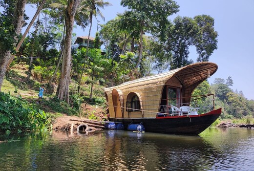 Lady Norah Floating Rooms