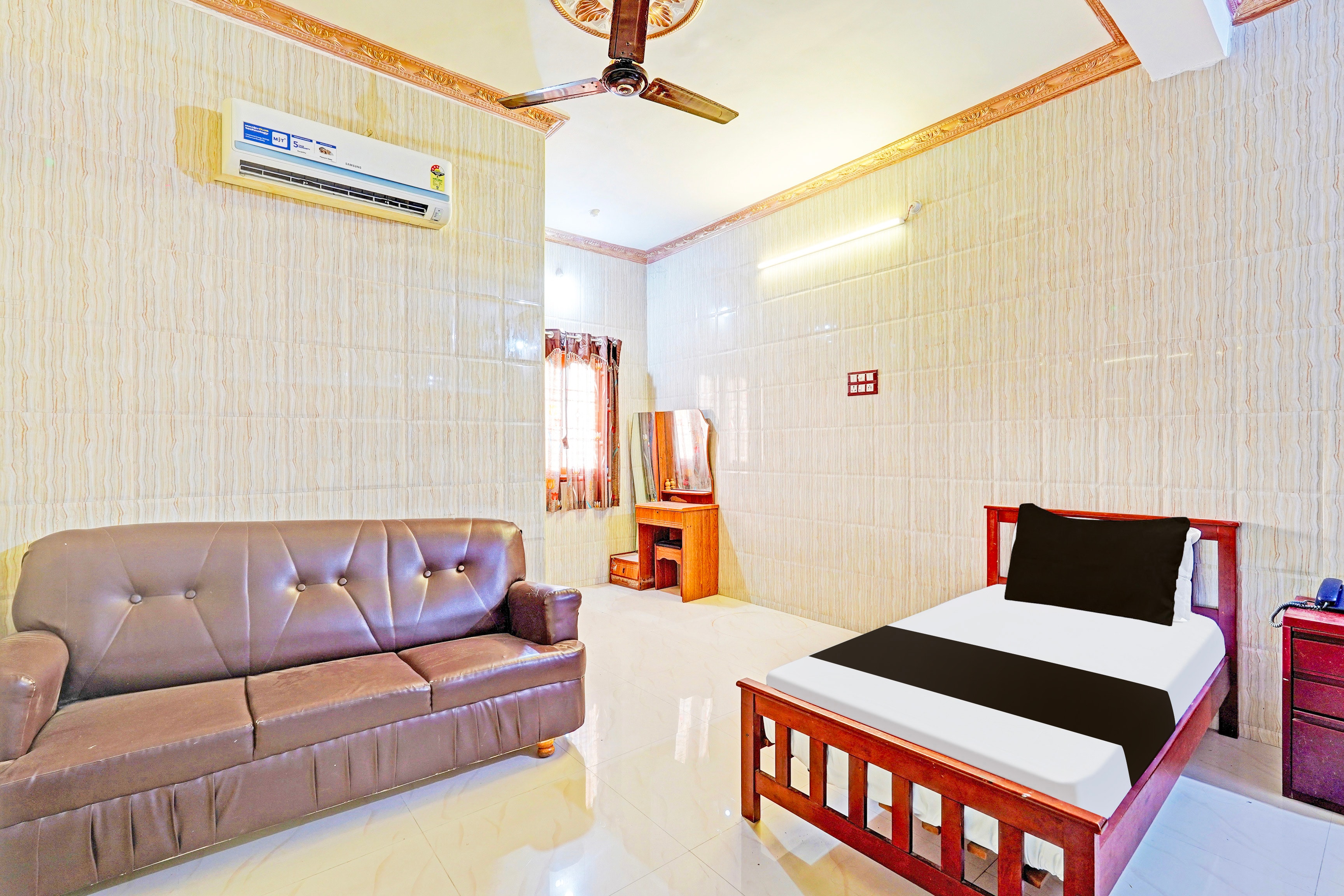 Super Hotel O Sri Ram Nagar Sriperumbudur - Tap to explore photos