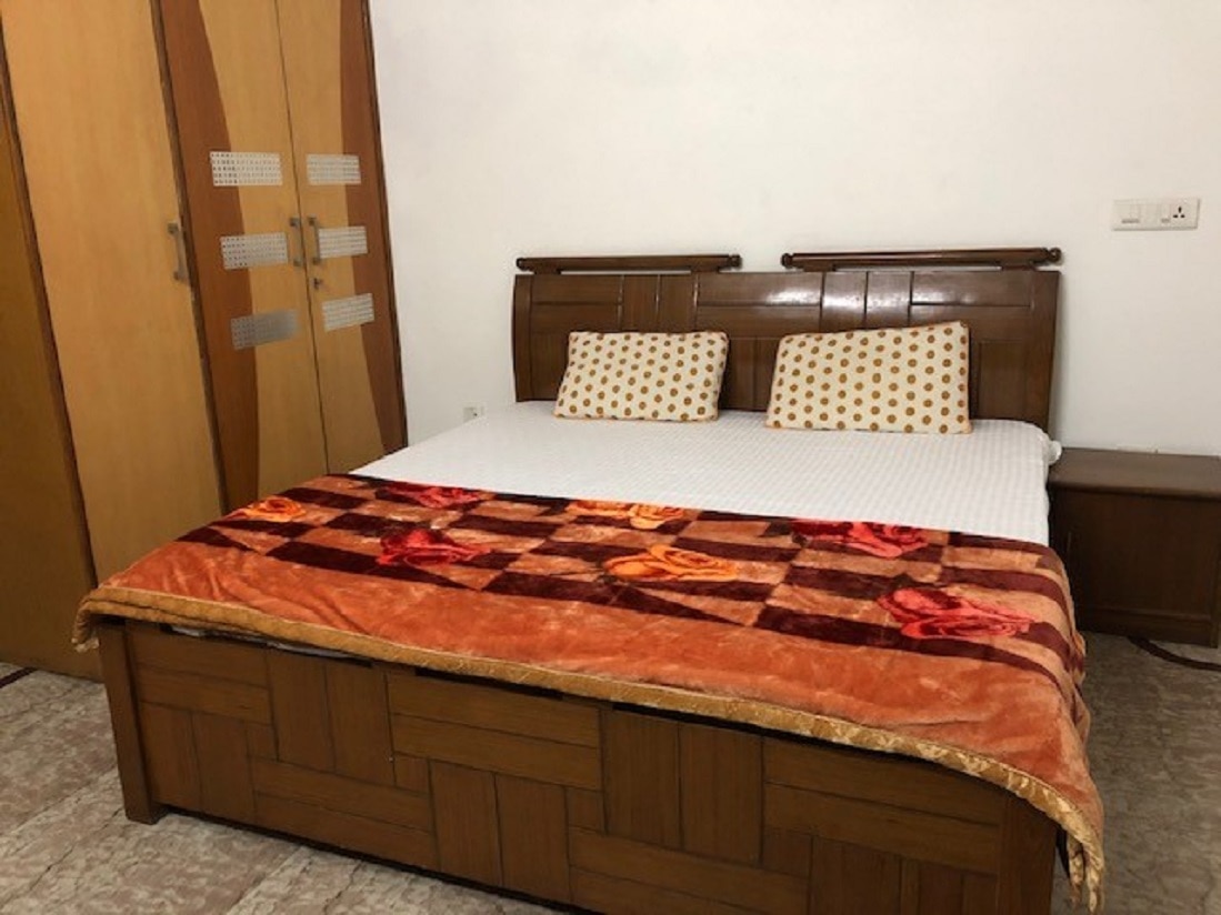 Dwarka Guest House - Tap to explore photos