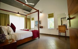 Bamboo Cottage Lake View